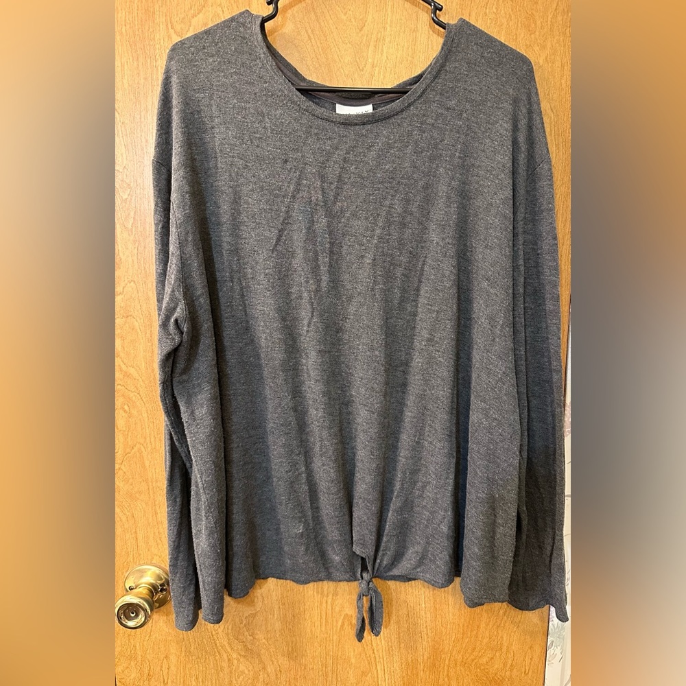 Women’s long sleeve gray shirt